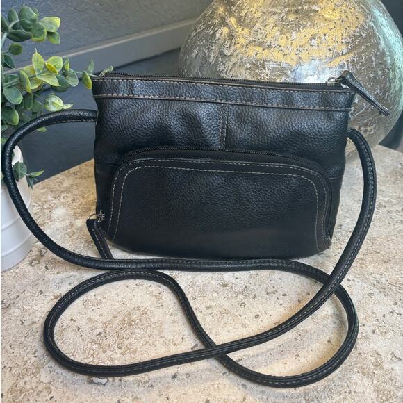 Tignanello Black Leather Crossbody Organizer Bag Purse Organizer Travel EUC - Picture 2 of 9